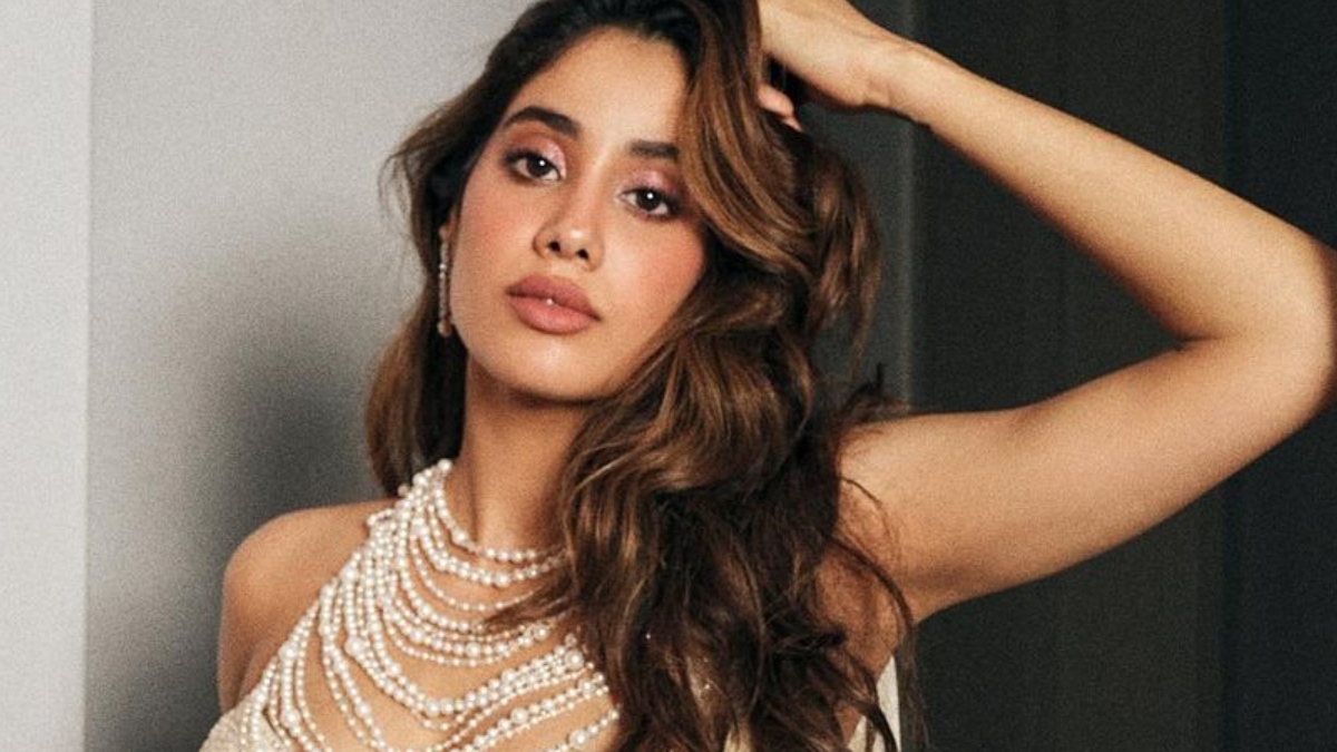 janhvi-kapoor-opens-up-on-getting-positive-response-online-actress-hilarious-reply-will-leave-into-splits